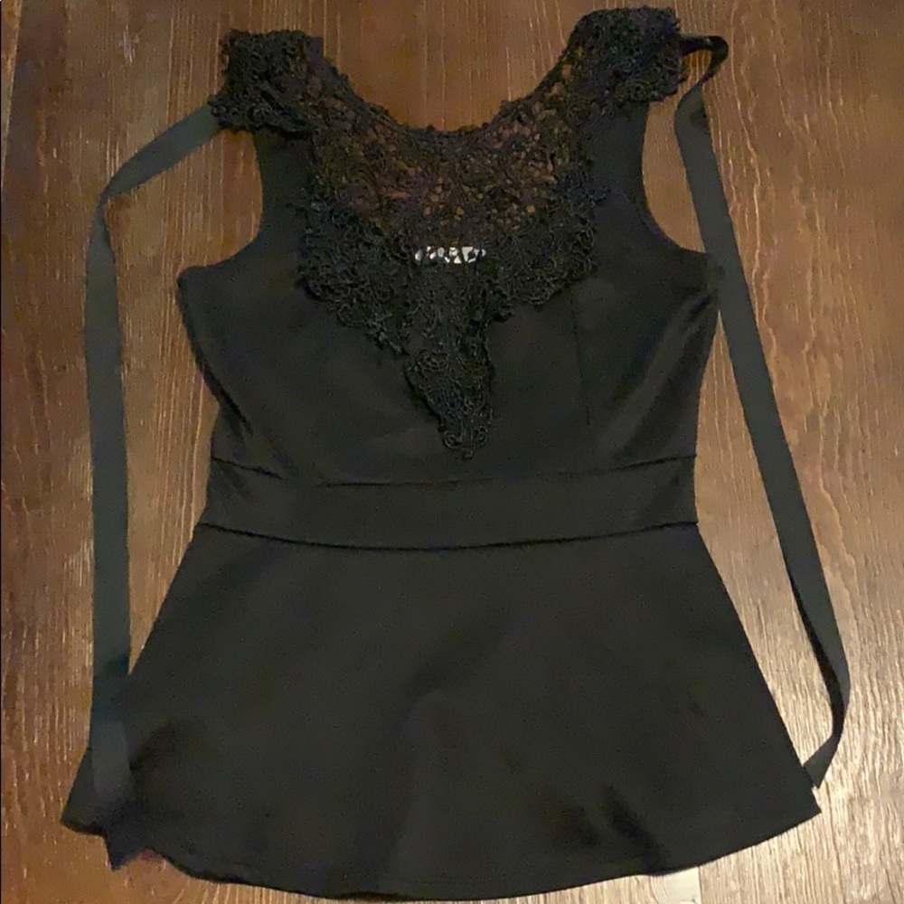 🔥3 for $10 🔥 Black Tank Top - Really Nice Design